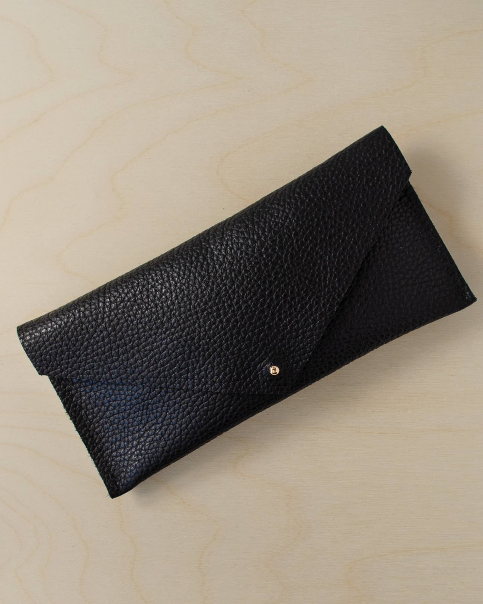 The leather clutch purse in black