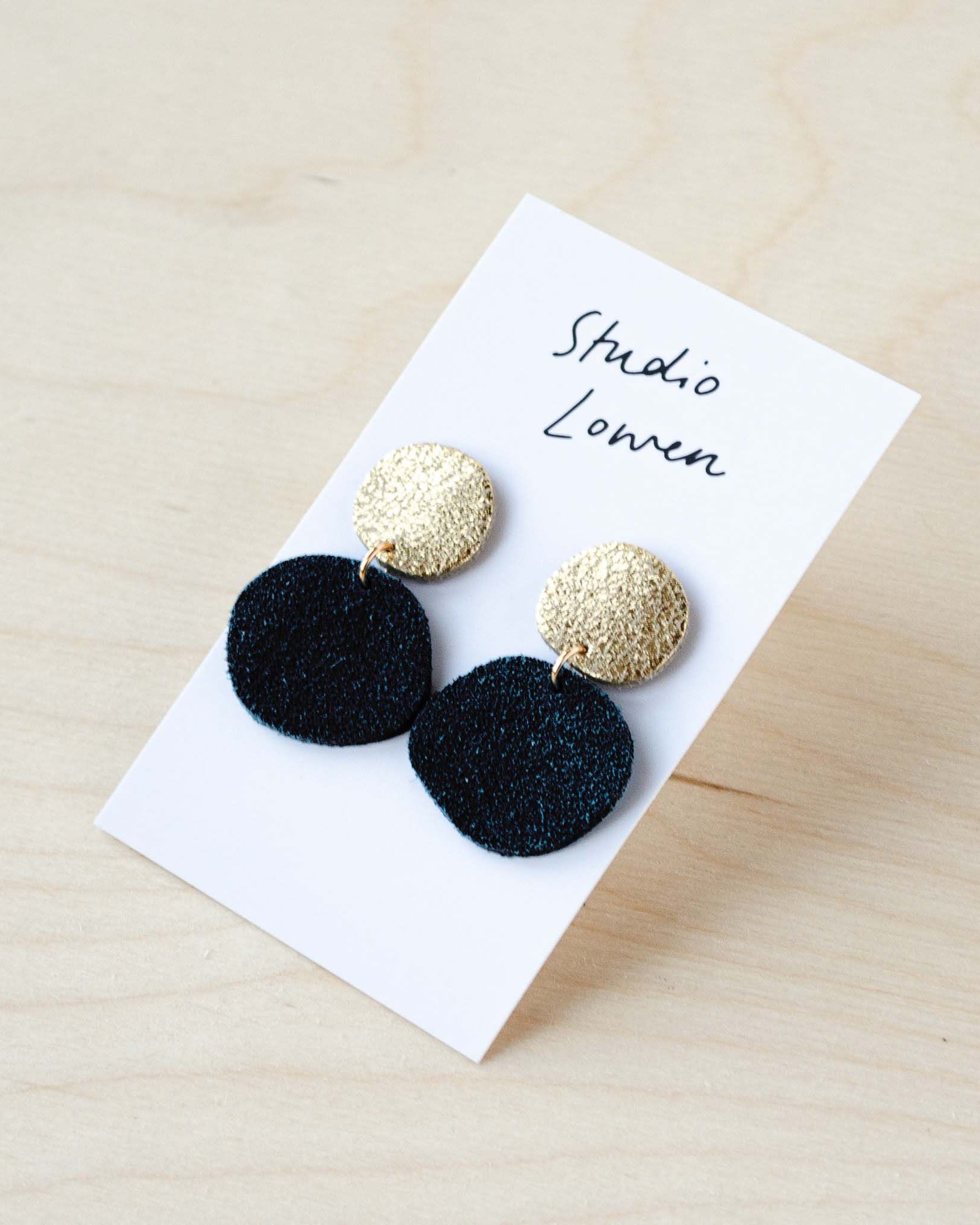 Bili Pop Earrings in Black