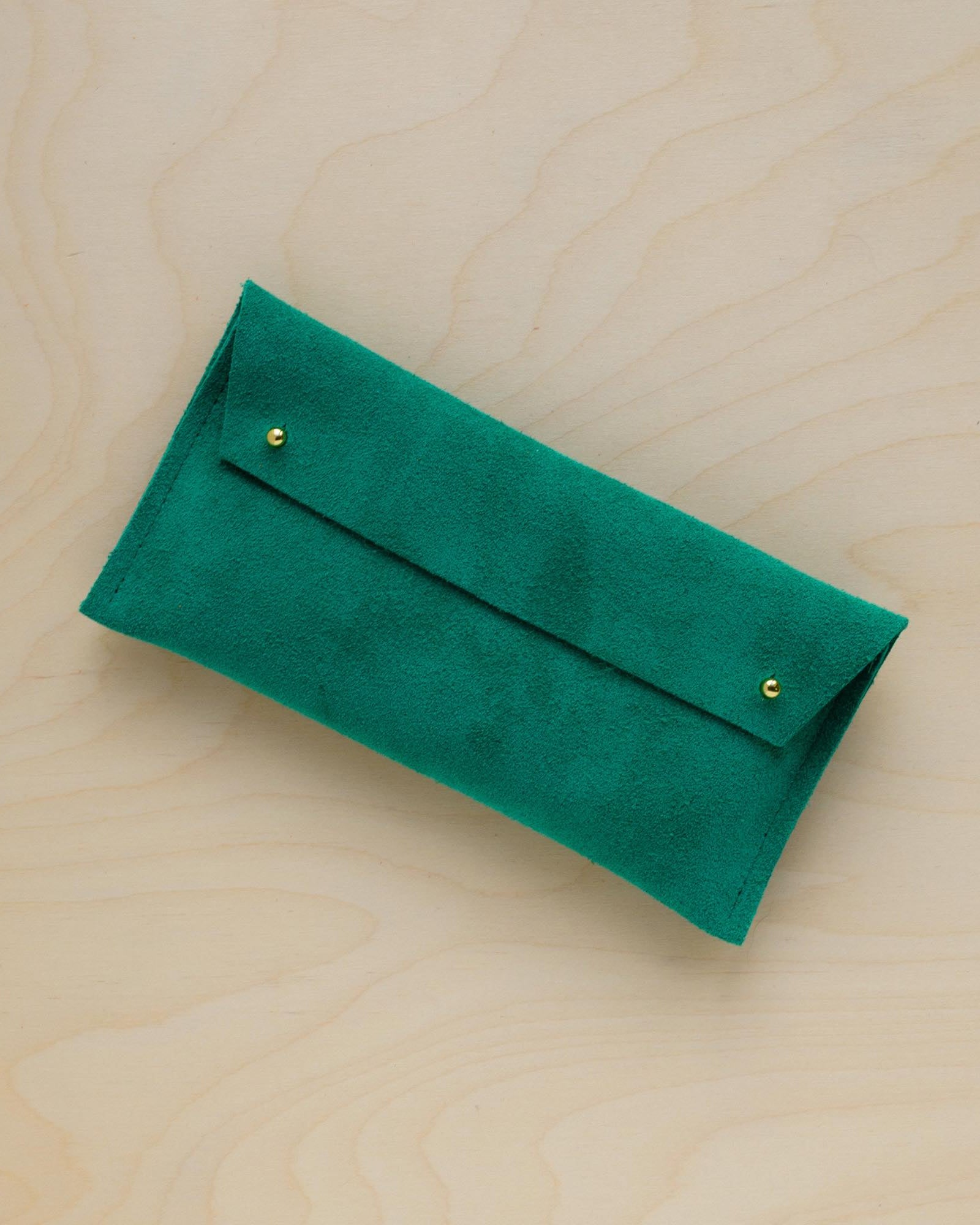 The suede pen case in Jade Green. Featuring a double stud.