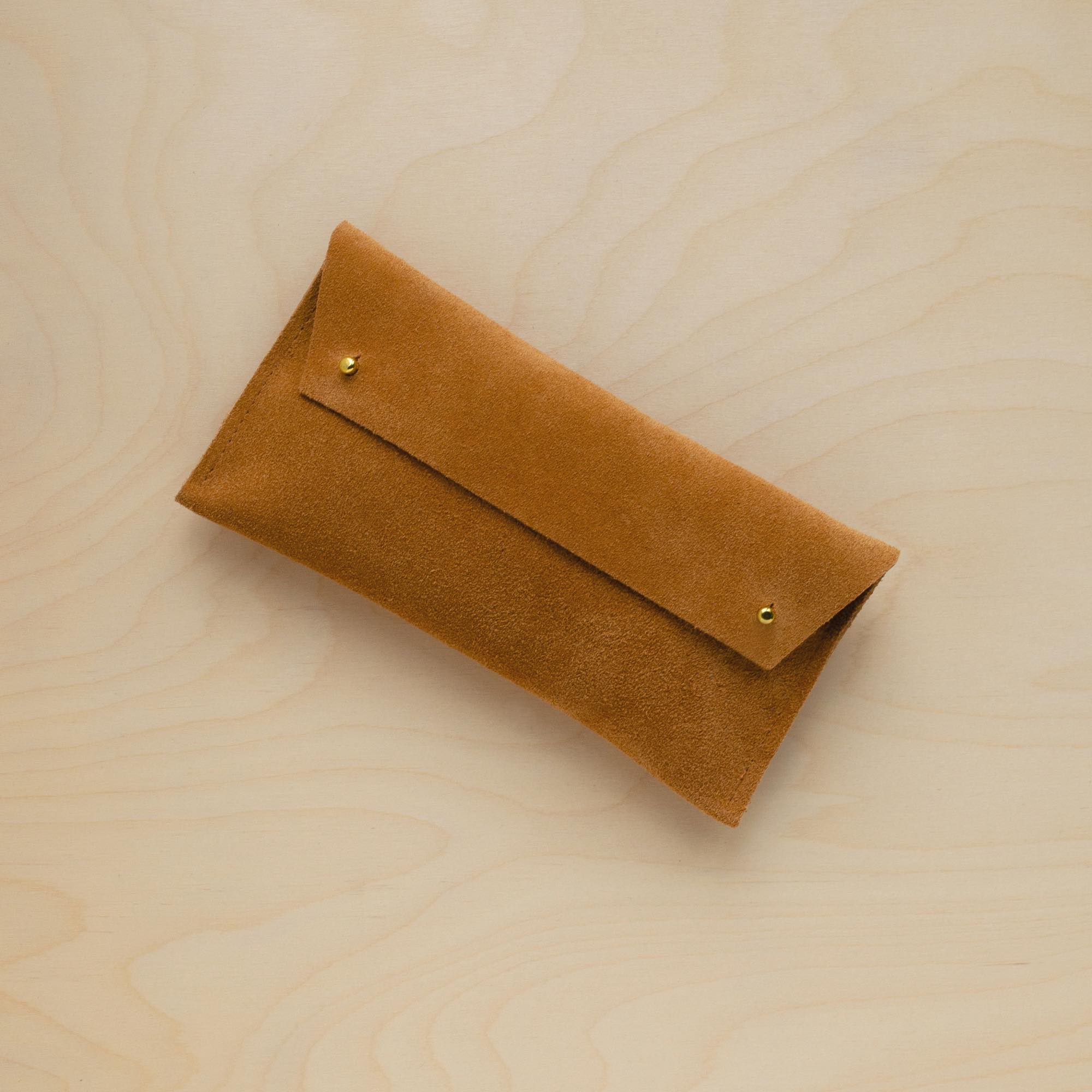 The suede pen case in Tan Brown. Featuring a double stud.