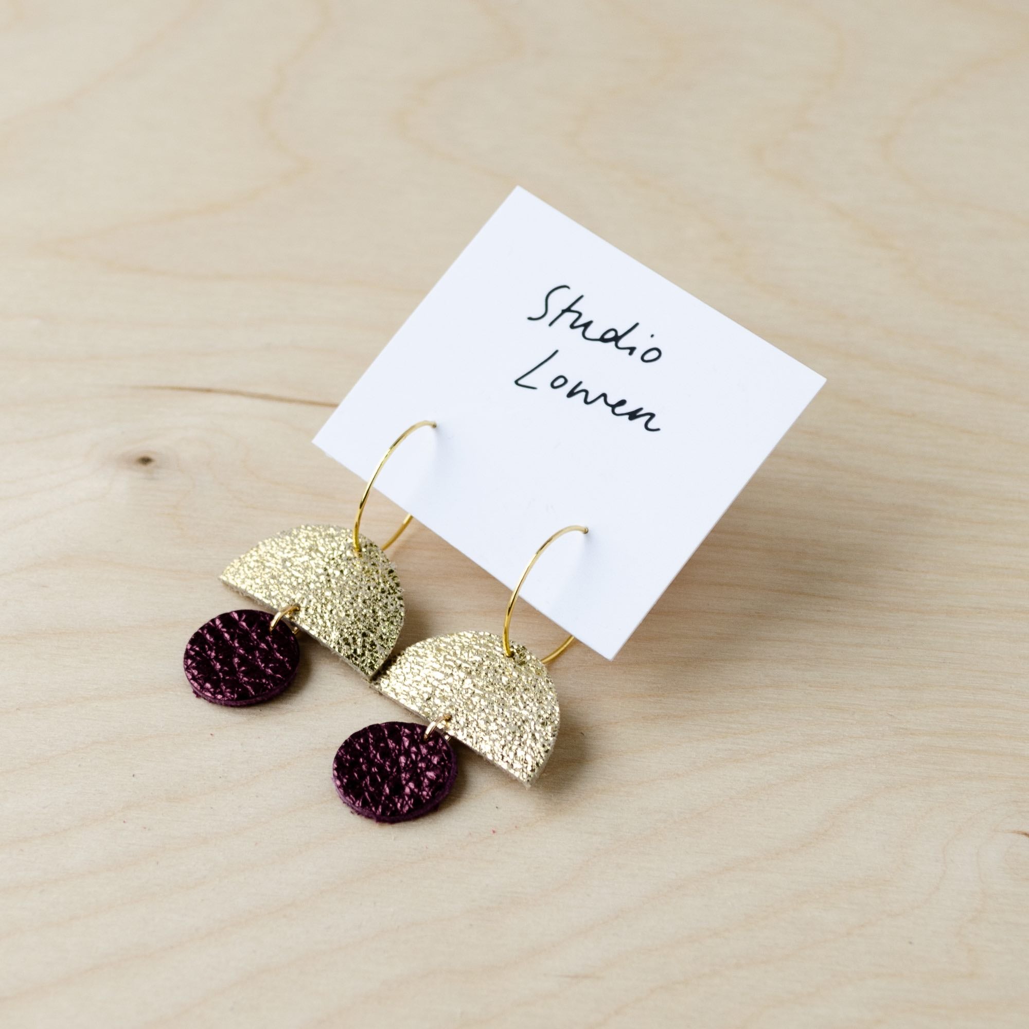 Sunrise hoop earrings in metallic berry
