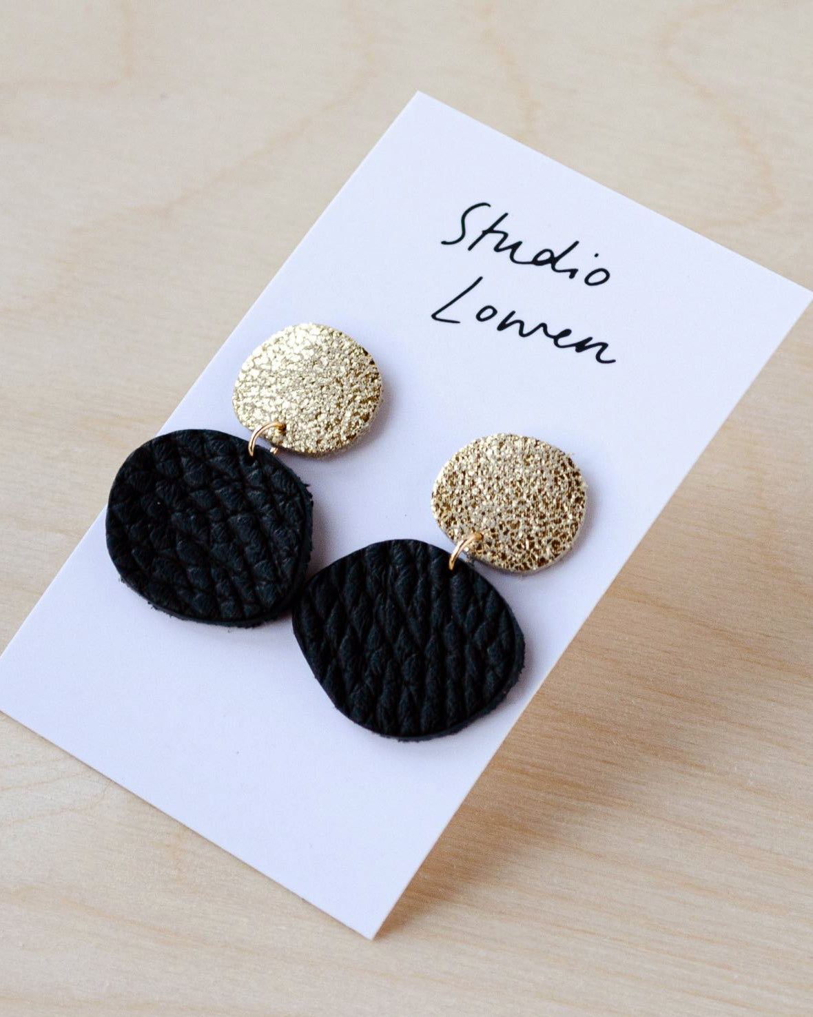 Bili Pop Earrings in Black leather