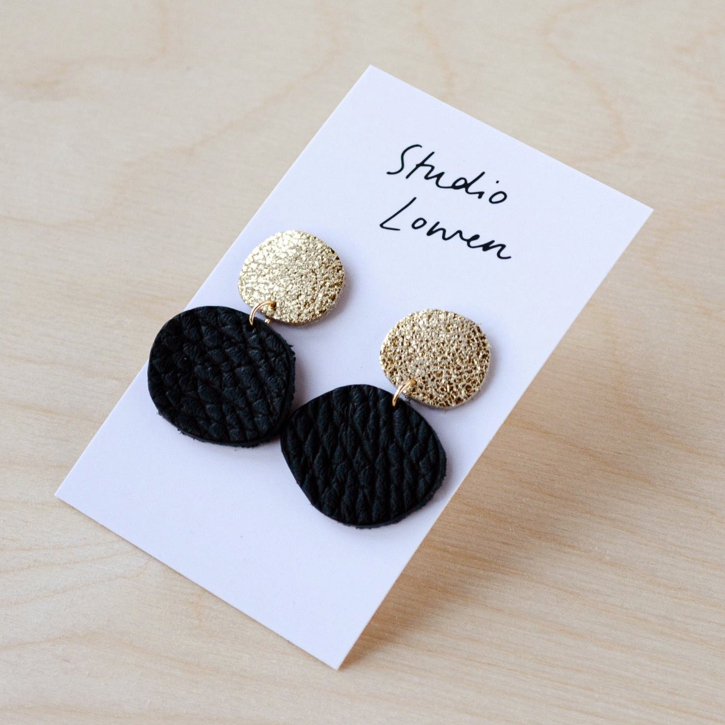 Bili Pop Earrings in Black leather