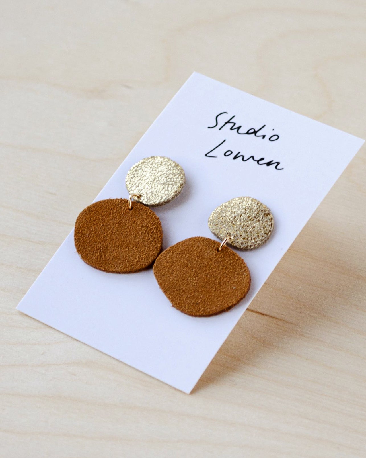 Bili Pop Earrings in Tan Brown