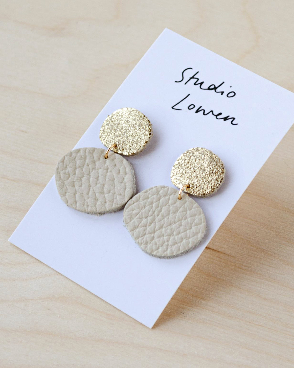 Bili Pop Earrings in Cream leather