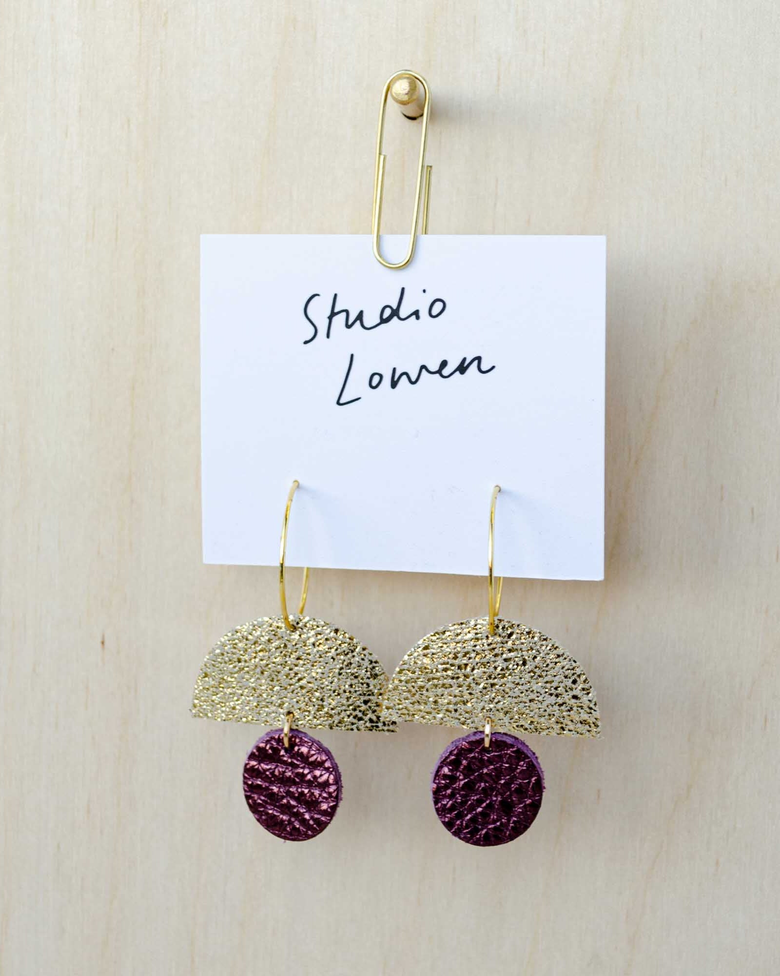 Sunrise hoop earrings in metallic berry leather