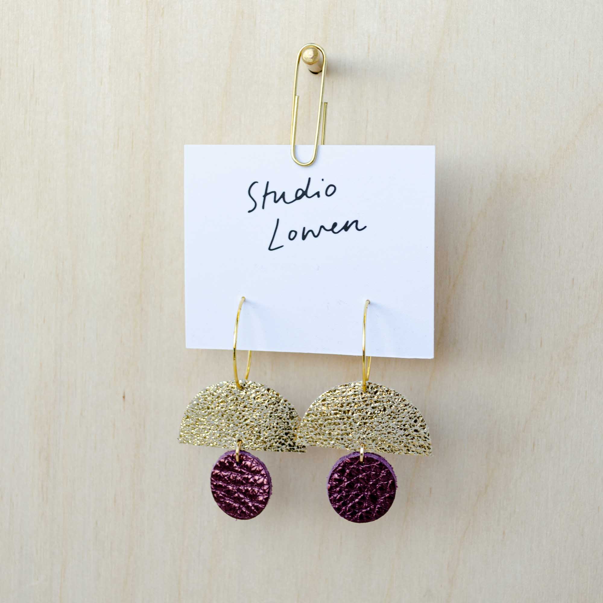 Sunrise hoop earrings in metallic berry leather